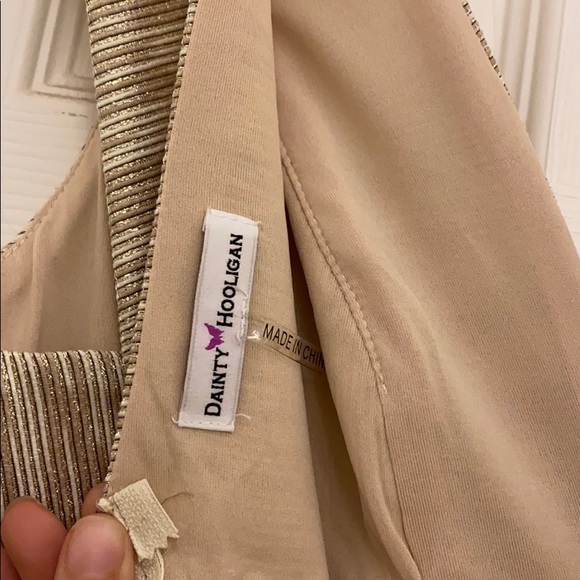 Body Hugging Gold Mini - Picture 3 of 6